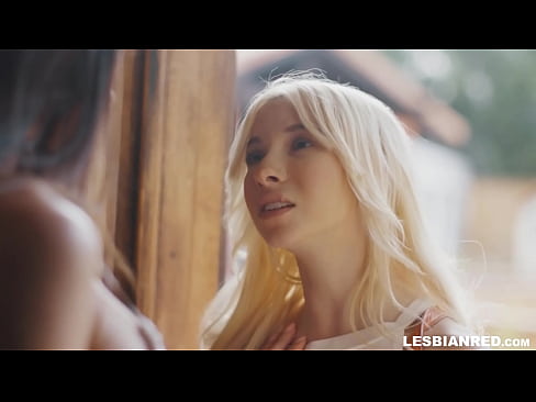 ❤️ Jenta kommer hjem noen måneder senere og ender opp med å spise stemorens fitte ❤ Sex hos oss ❌️